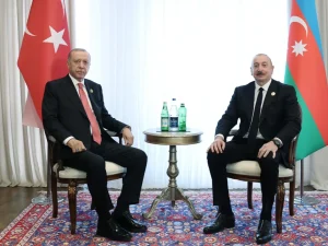 image-1751636577-cumhurbaskani-erdogan-azerbaycan-cumhurbaskani-ilham-aliyev-ile-gorustu-elfp