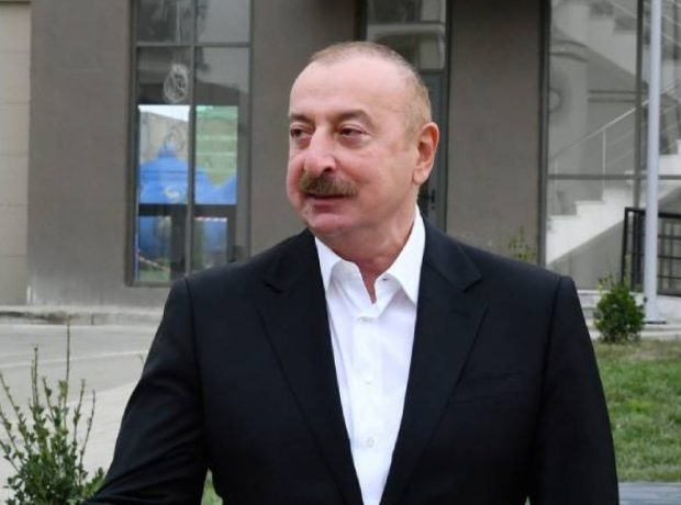 image-1755765843-d35880ad35-prezident-ilham-eliyev-fuzulide-sakinlerle-gorusde-sehidlerimize-ehtiramini-bir-daha-ifade-edib