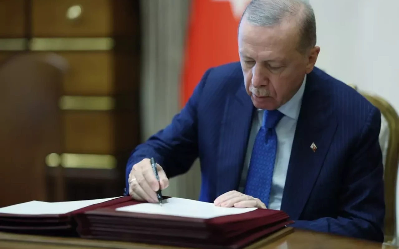 image-1764399771-iller-bankasi-genel-muduru-gorevden-alindi-19304213_8810_amp