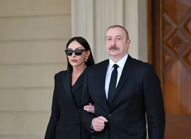 image-ilham-eliyev-ve-mehriban-eliyeva-qelebe-ugrunda-doyushen-azerbaycan-ovladlarinin-xatiresini-aniblar