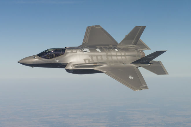 image-rnoaf-f-35-maneuvering