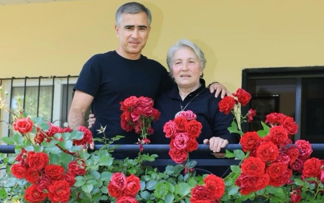 image-1783263252_-azerbaycanin-milli-qehremani-sehid-cavansir-rehimovun-anasi-lale-xanima-gosterdiyi-qonaqperve