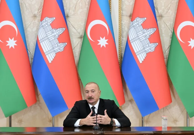 image-ilham-eliyev-sovet-dovrunde-azerbaycanda-kambocali-telebelerin-tehsil-almasi-enenesini-berpa-etmek-lazimdir-1791794974