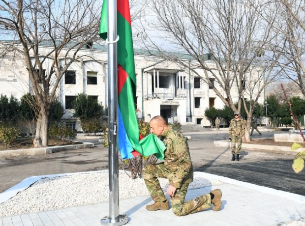 image-shekil-4-prezident-bayraq